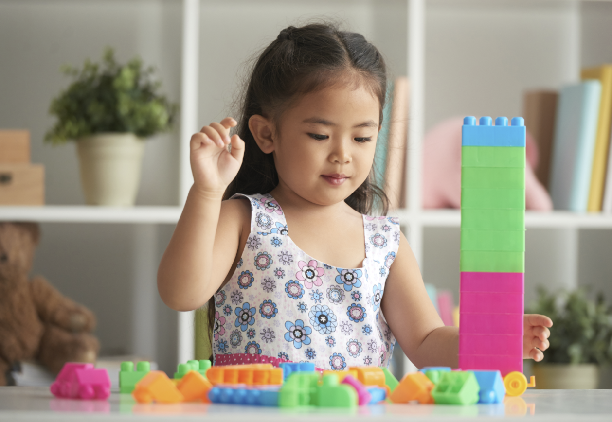 perkembangan anak usia 2 tahun, milestone anak, kebutuhan anak 2 tahun, stimulasi anak, tips parenting, Bunda, si Kecil